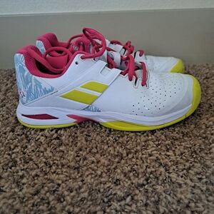 Girls Babolat Court Tennis Pickleball Shies Size 4 Whitw Pink Yellow‎ Blue